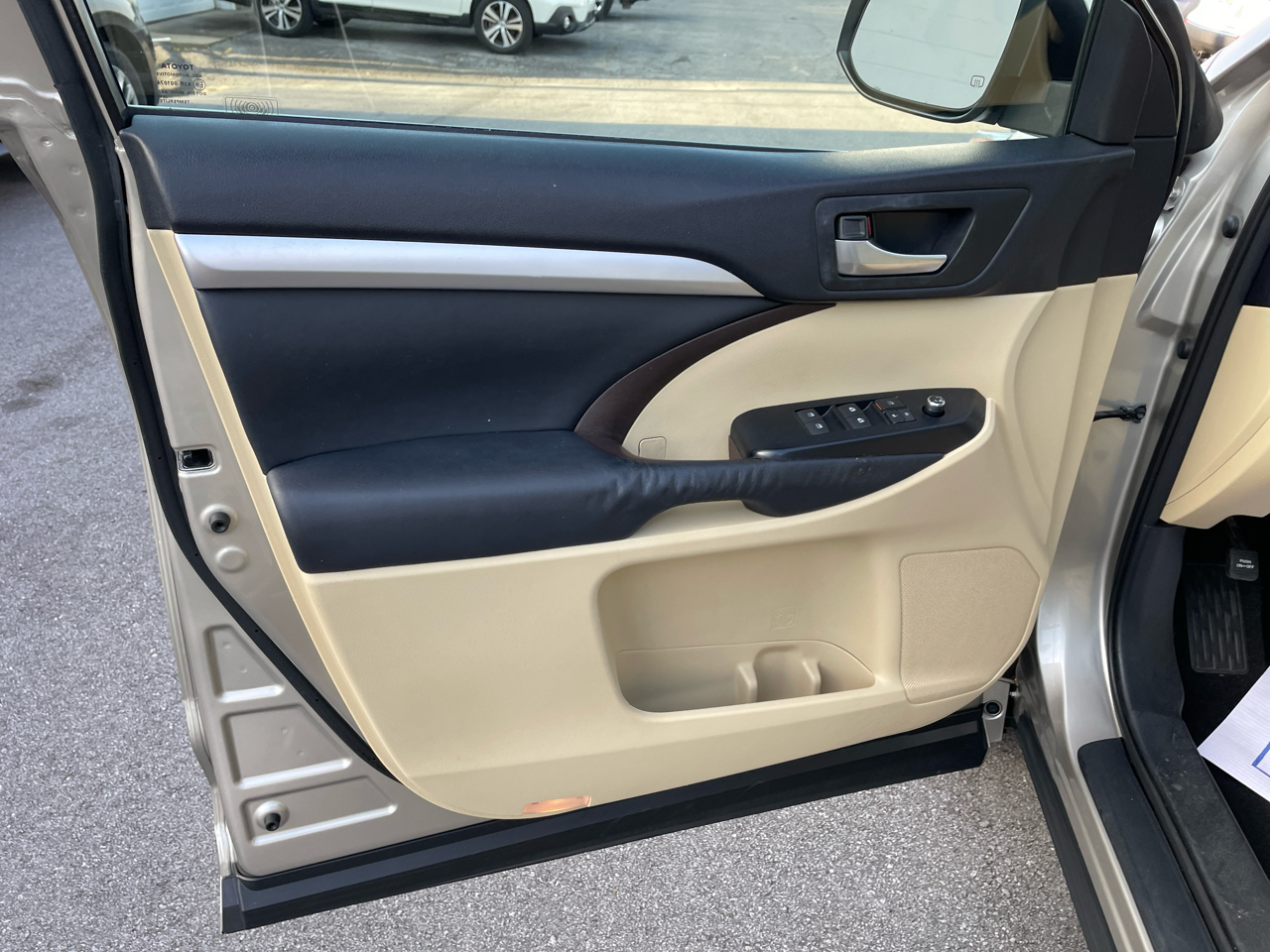 Toyota Highlander XLE FWD V6 2014