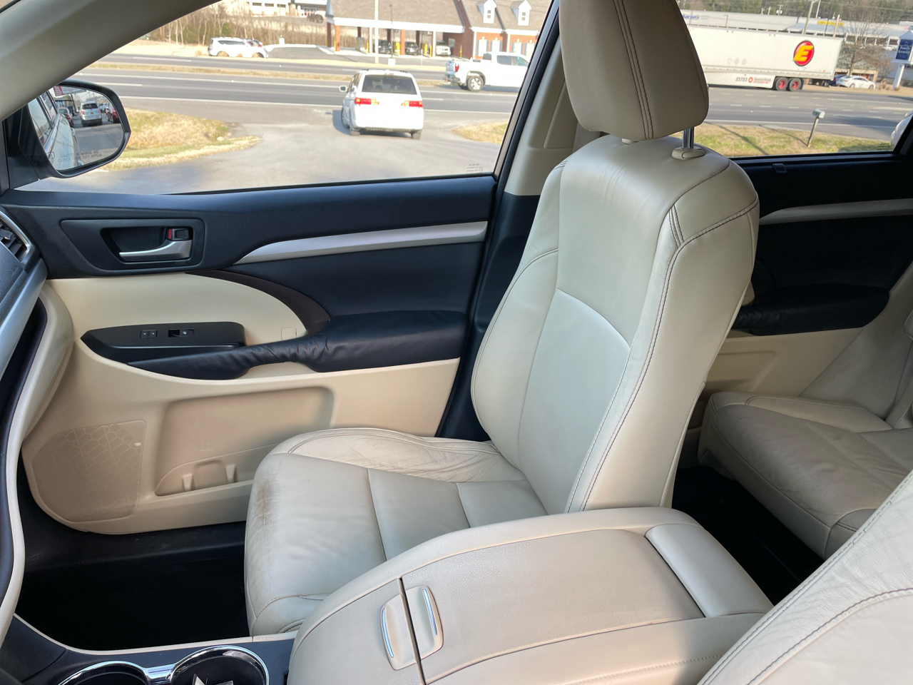 Toyota Highlander XLE FWD V6 2014