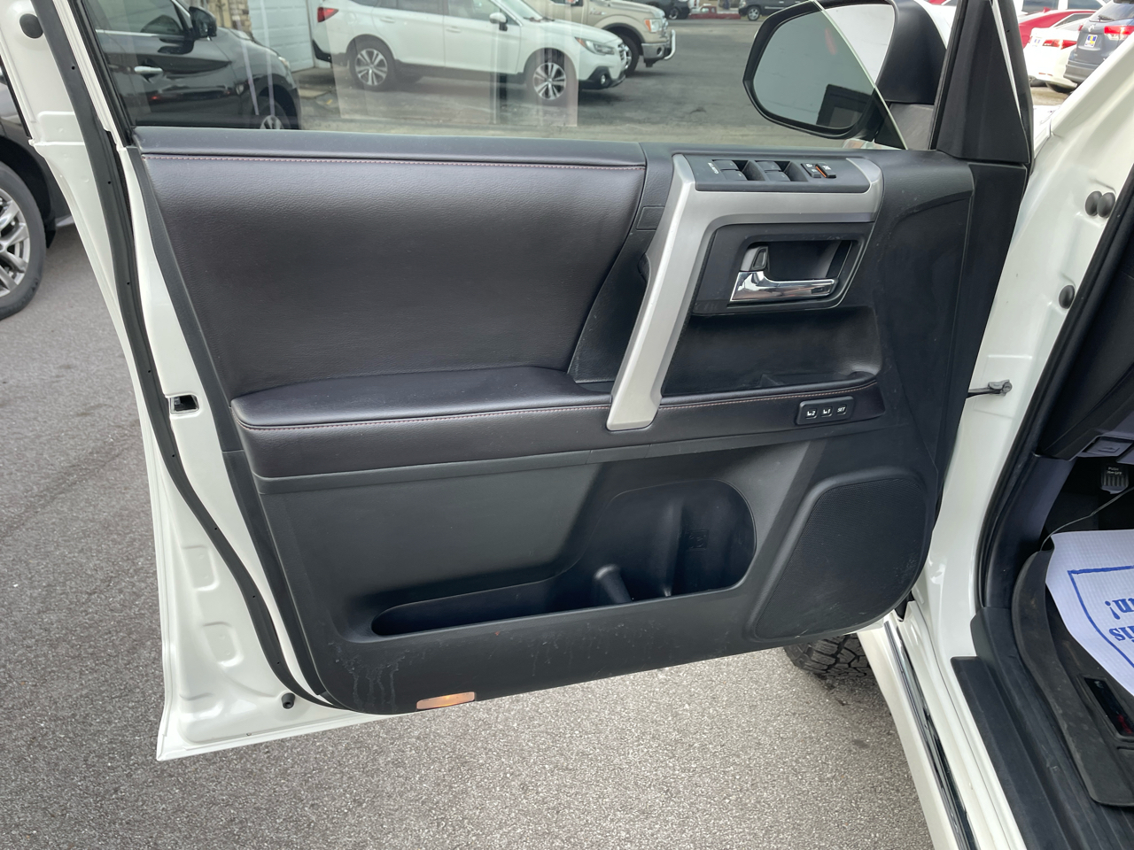 Toyota 4Runner SR5 2WD 2016