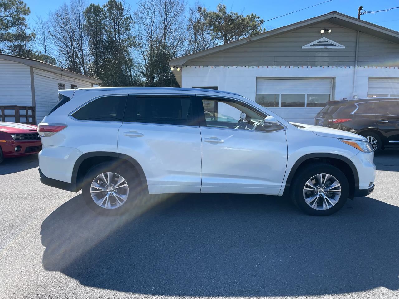 Toyota Highlander XLE FWD V6 2015