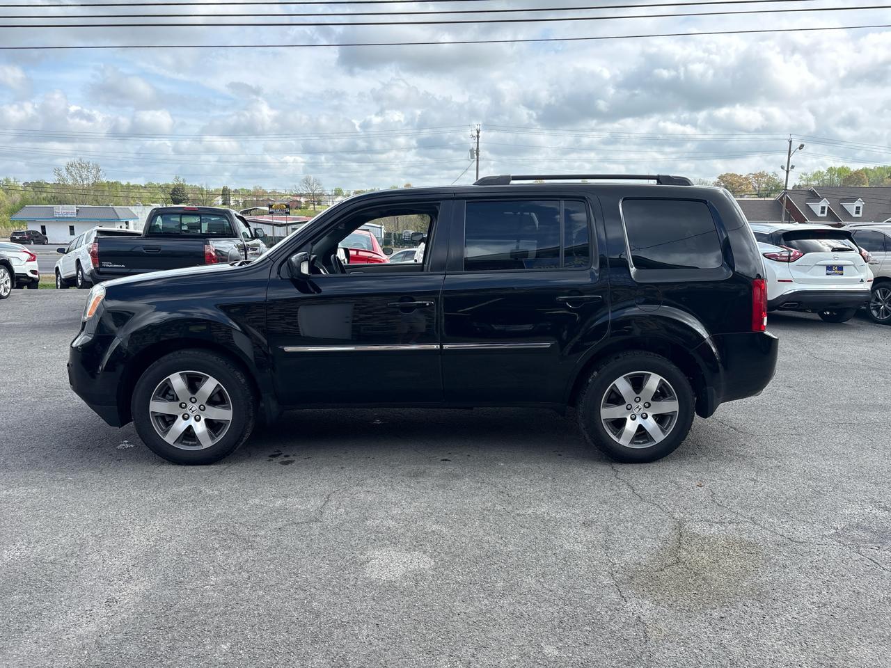 Honda Pilot Touring 4WD 5-Spd AT with DVD 2013