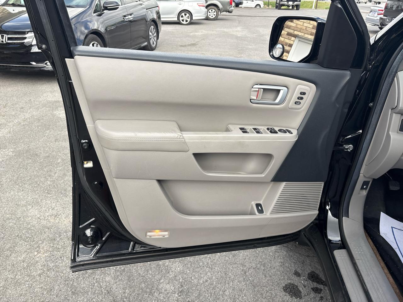 Honda Pilot Touring 4WD 5-Spd AT with DVD 2013