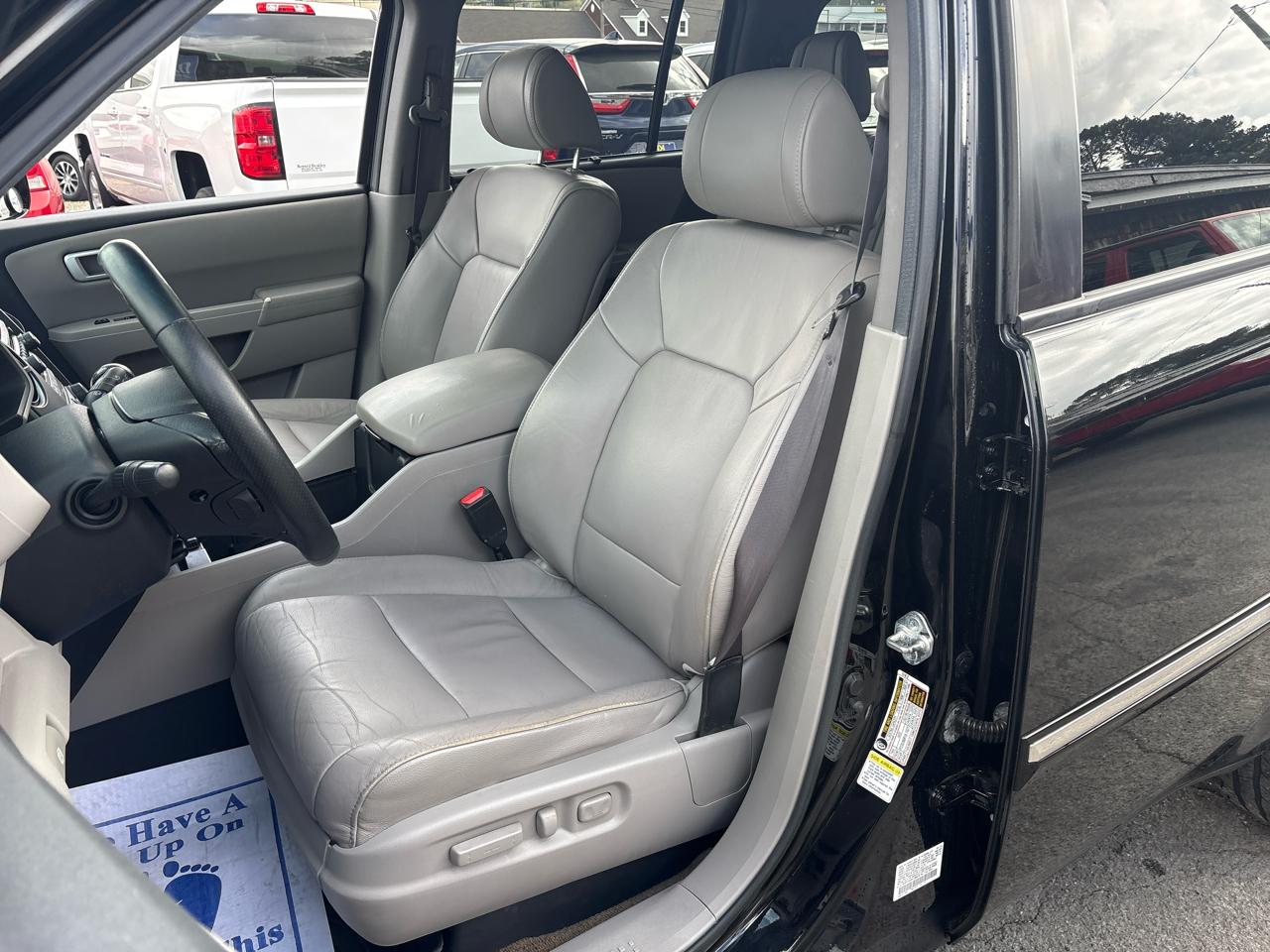 Honda Pilot Touring 4WD 5-Spd AT with DVD 2013