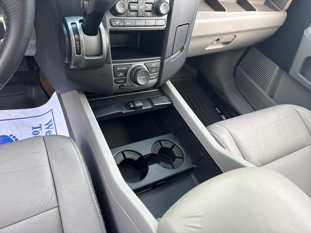 Honda Pilot Touring 4WD 5-Spd AT with DVD 2013