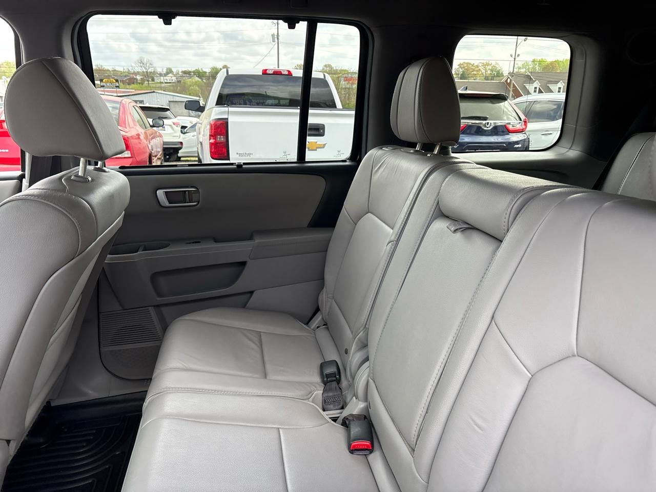 Honda Pilot Touring 4WD 5-Spd AT with DVD 2013