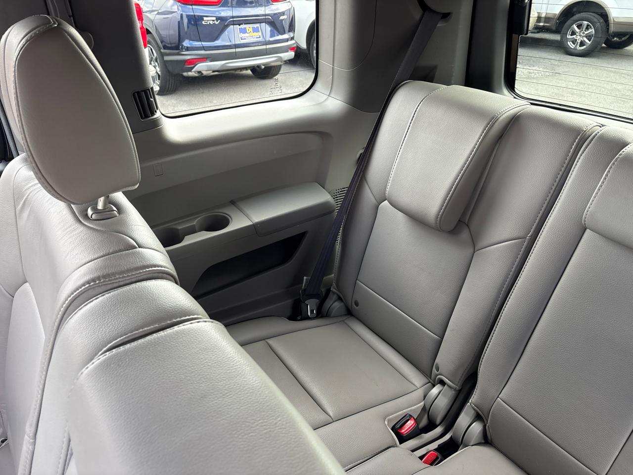 Honda Pilot Touring 4WD 5-Spd AT with DVD 2013