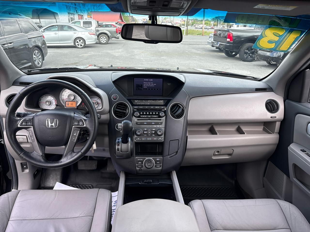 Honda Pilot Touring 4WD 5-Spd AT with DVD 2013