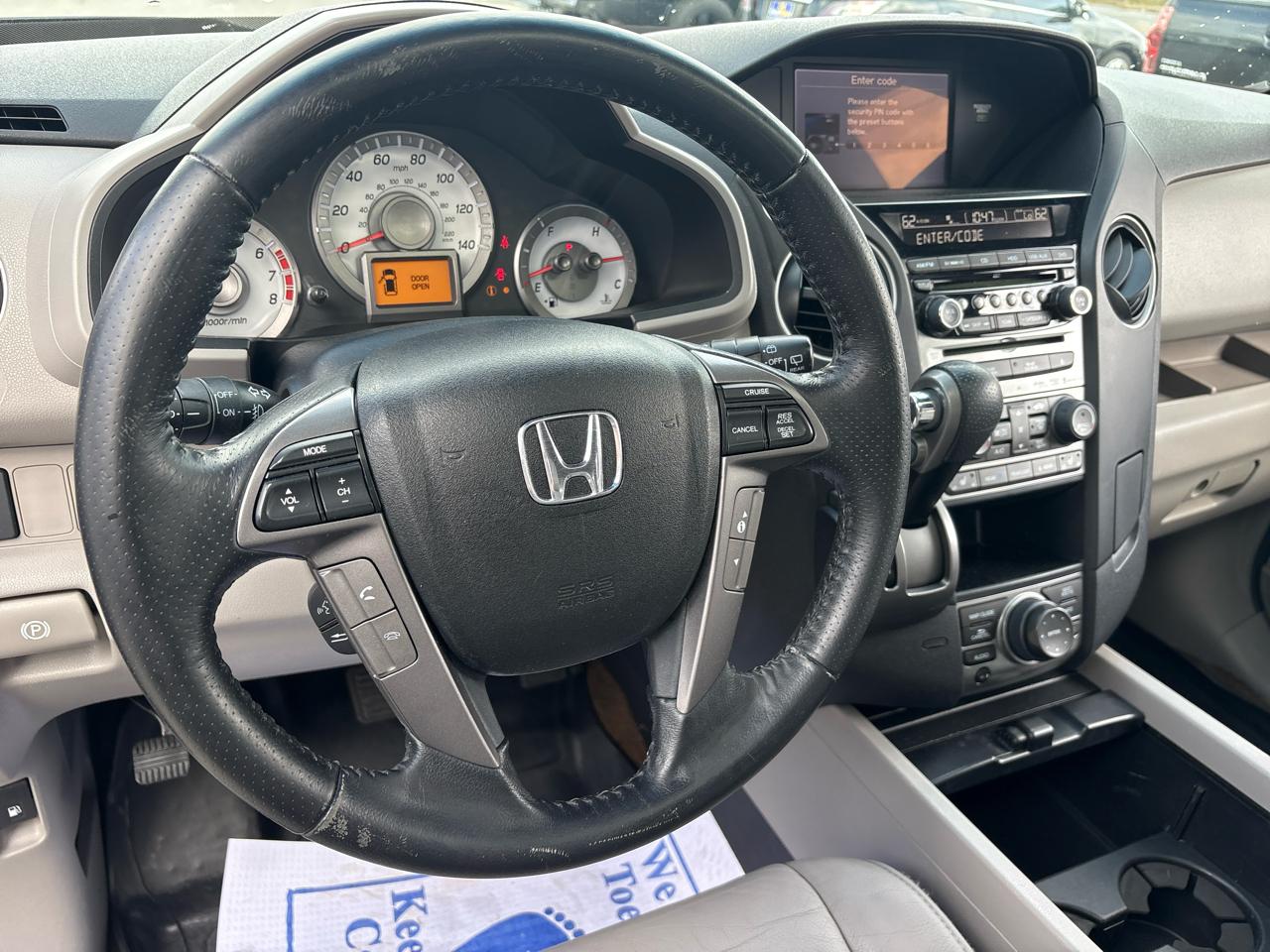 Honda Pilot Touring 4WD 5-Spd AT with DVD 2013