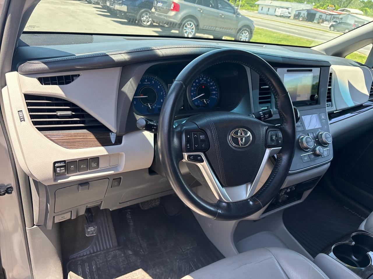 Toyota Sienna Limited AWD 7-Passenger V6 2015