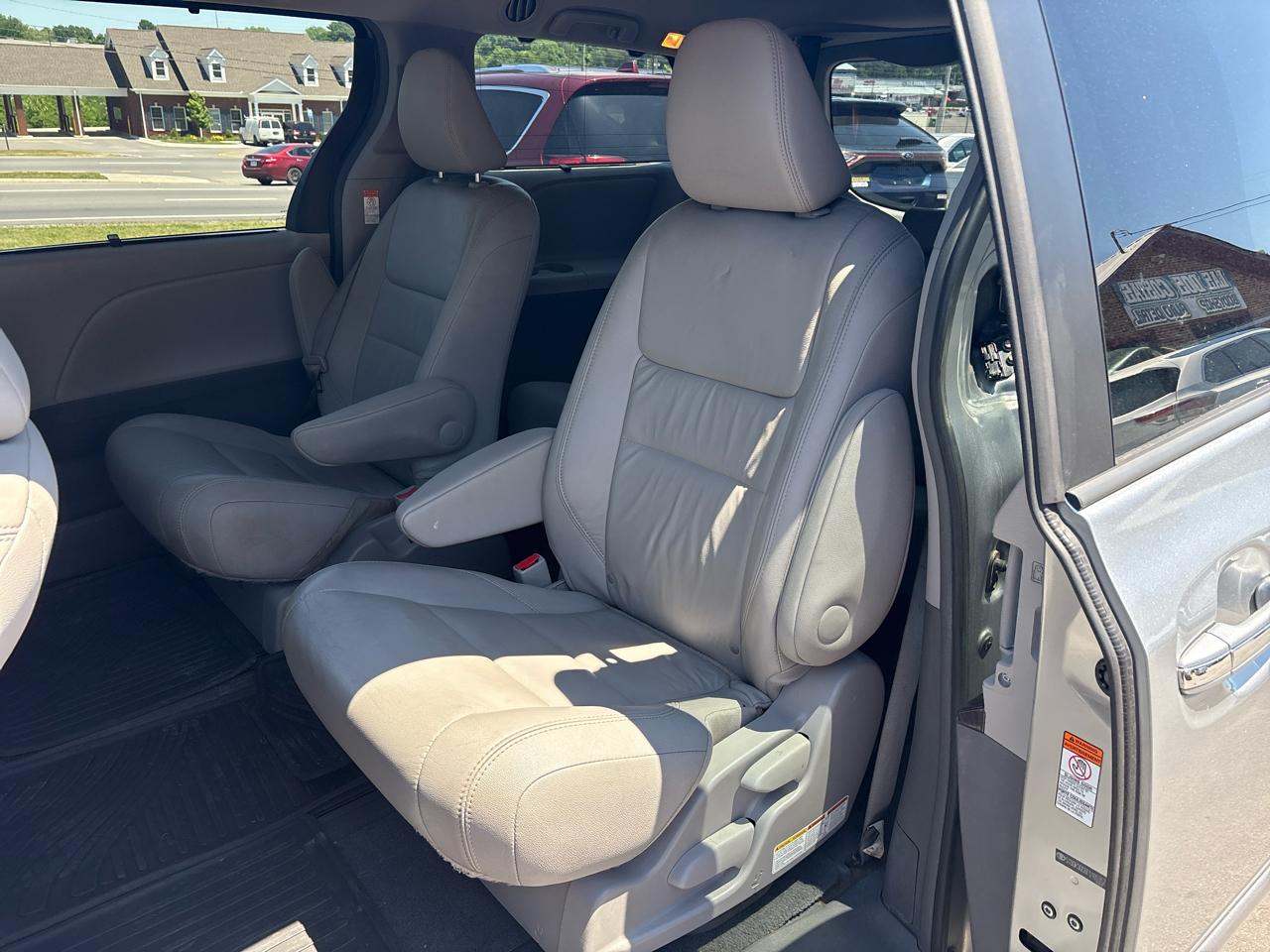 Toyota Sienna Limited AWD 7-Passenger V6 2015