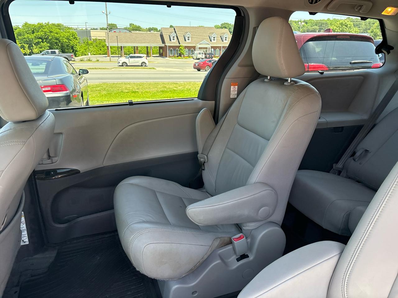 Toyota Sienna Limited AWD 7-Passenger V6 2015
