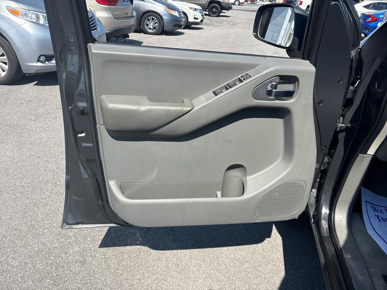 Nissan Frontier S Crew Cab 5AT 2WD 2014