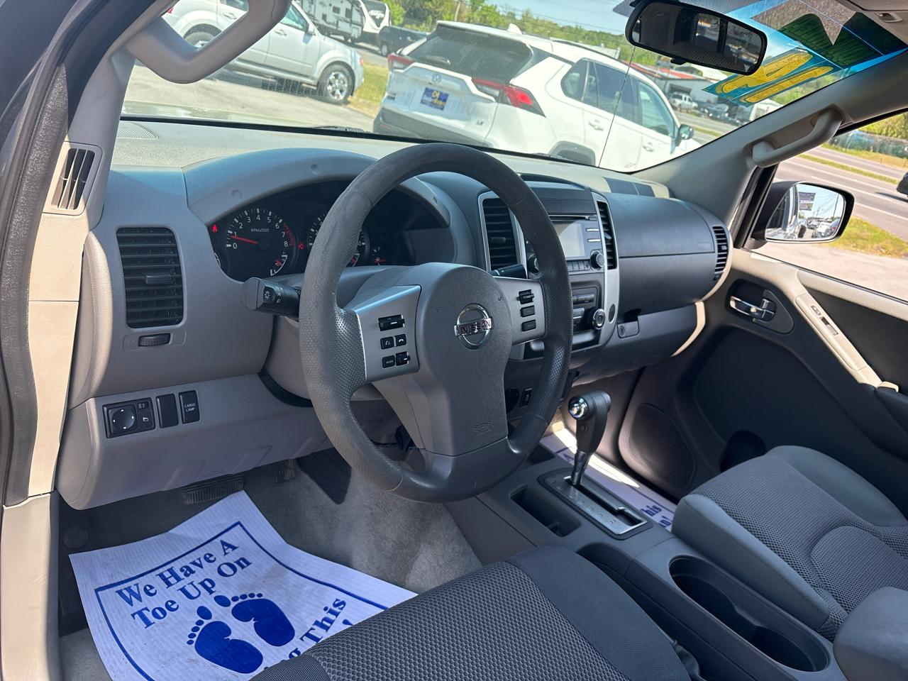 Nissan Frontier S Crew Cab 5AT 2WD 2014