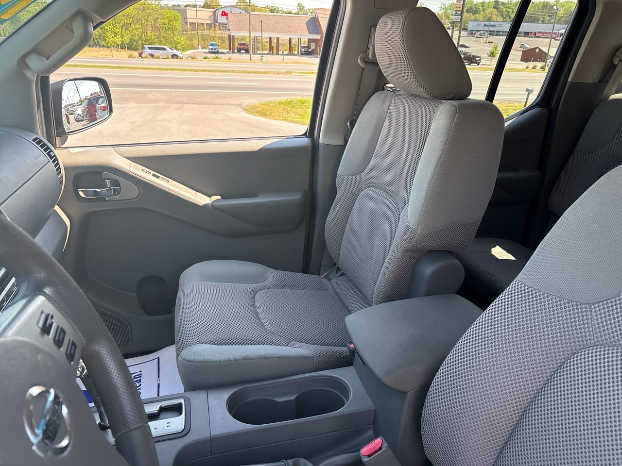 Nissan Frontier S Crew Cab 5AT 2WD 2014