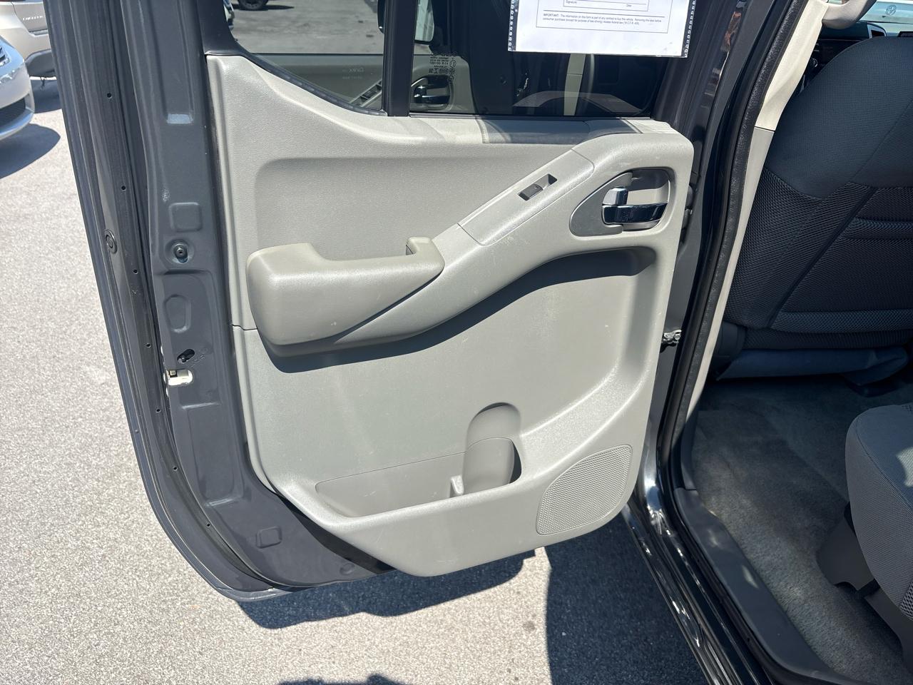 Nissan Frontier S Crew Cab 5AT 2WD 2014