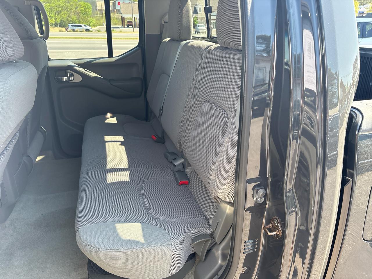 Nissan Frontier S Crew Cab 5AT 2WD 2014