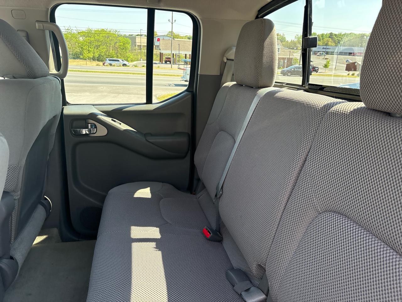 Nissan Frontier S Crew Cab 5AT 2WD 2014