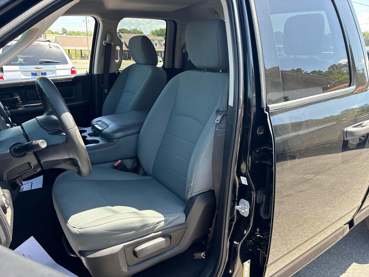 RAM 1500 Tradesman Quad Cab 4WD 2014