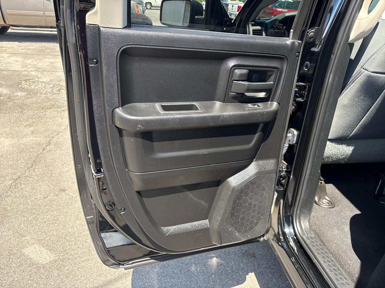 RAM 1500 Tradesman Quad Cab 4WD 2014