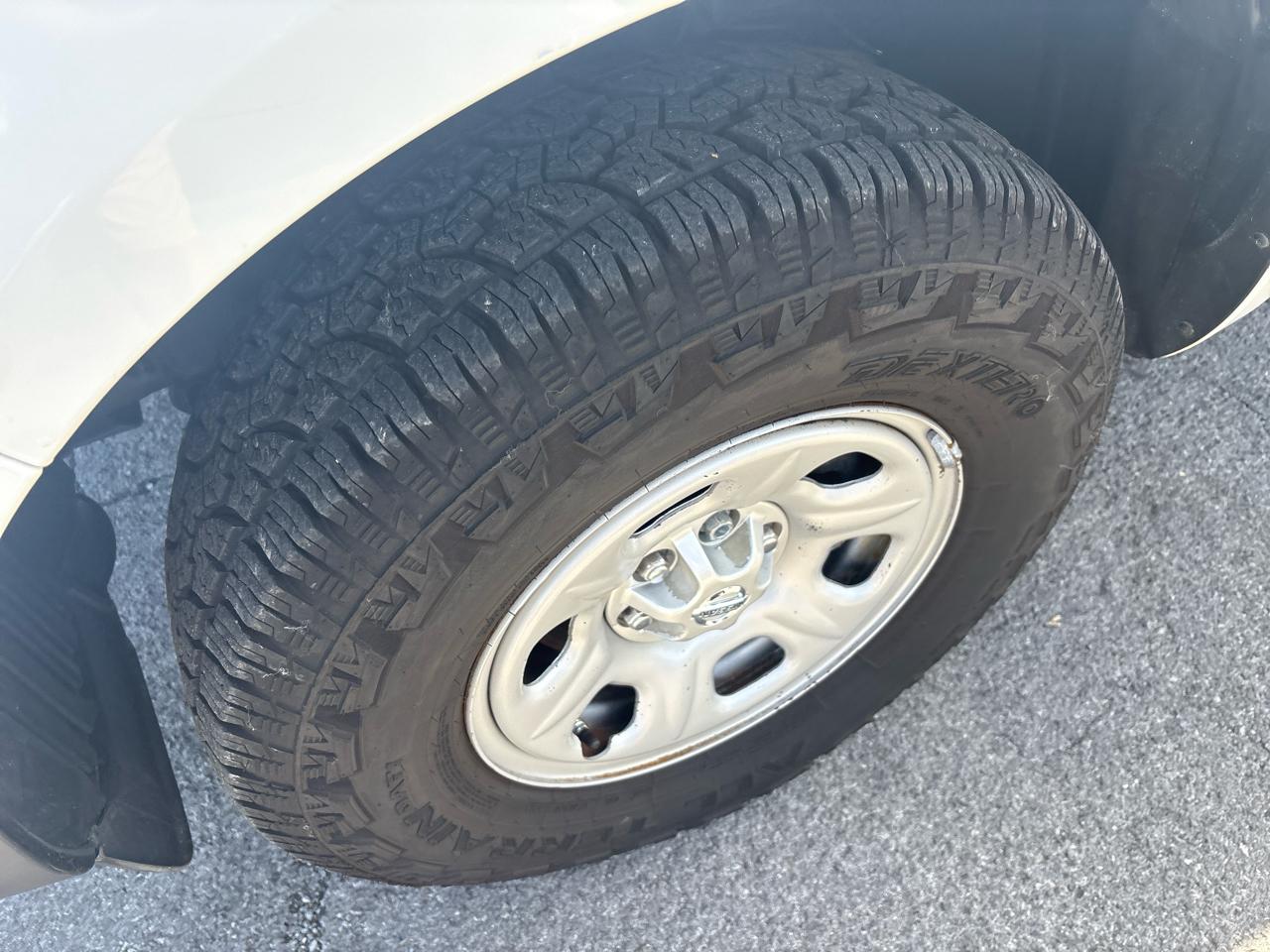 Nissan Frontier SV I4 King Cab 2WD 2013
