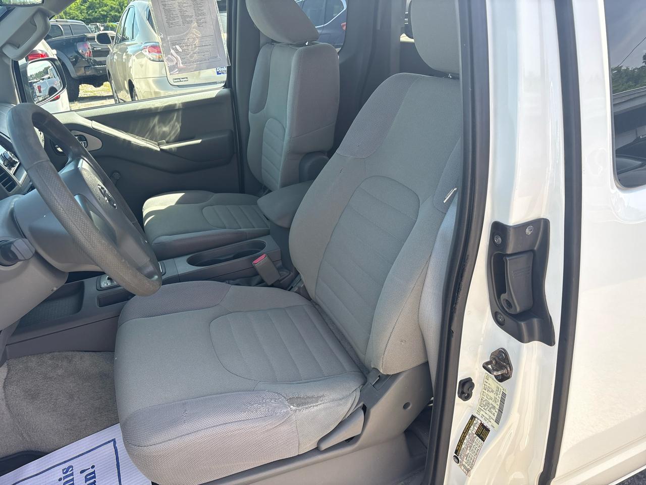 Nissan Frontier SV I4 King Cab 2WD 2013