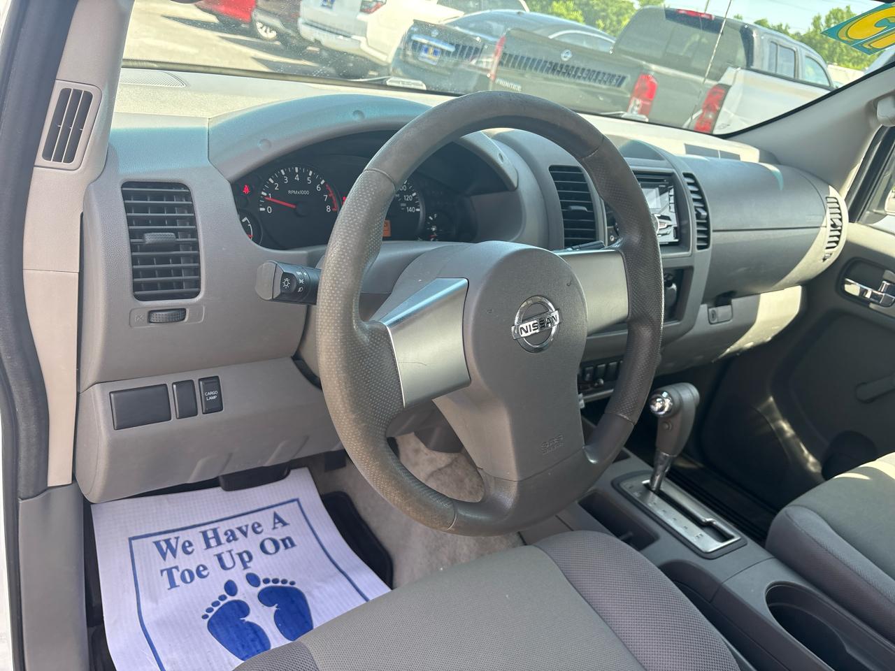Nissan Frontier SV I4 King Cab 2WD 2013