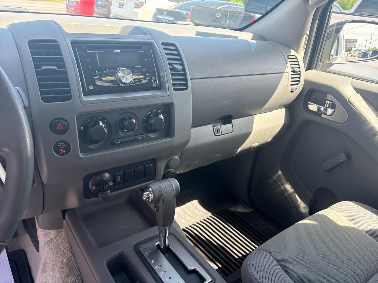 Nissan Frontier SV I4 King Cab 2WD 2013