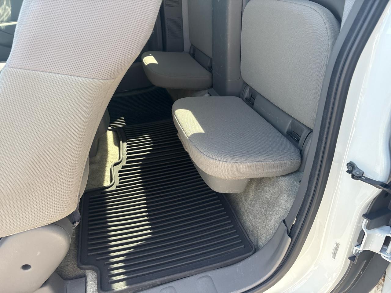 Nissan Frontier SV I4 King Cab 2WD 2013