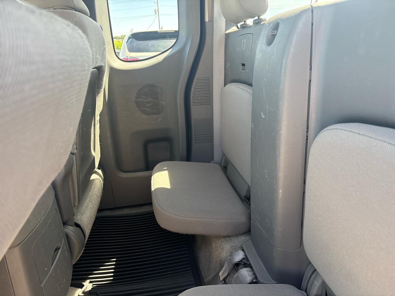 Nissan Frontier SV I4 King Cab 2WD 2013