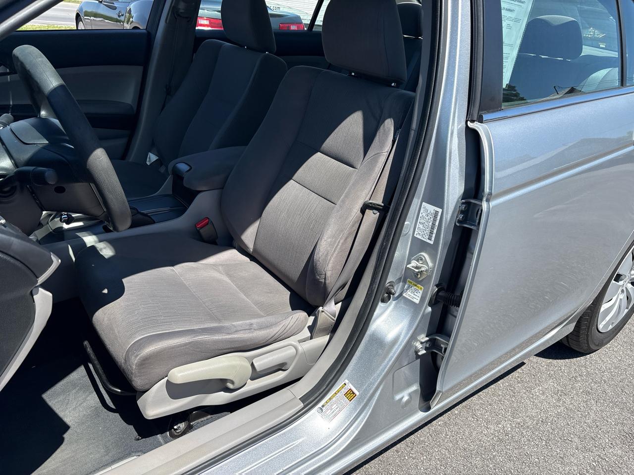 Honda Accord LX sedan AT 2012