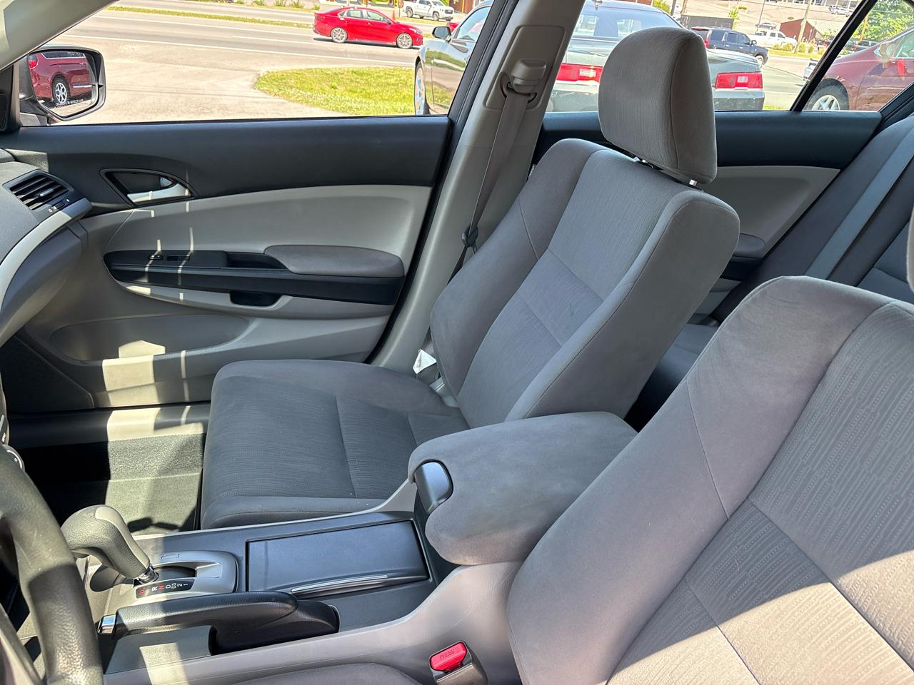 Honda Accord LX sedan AT 2012