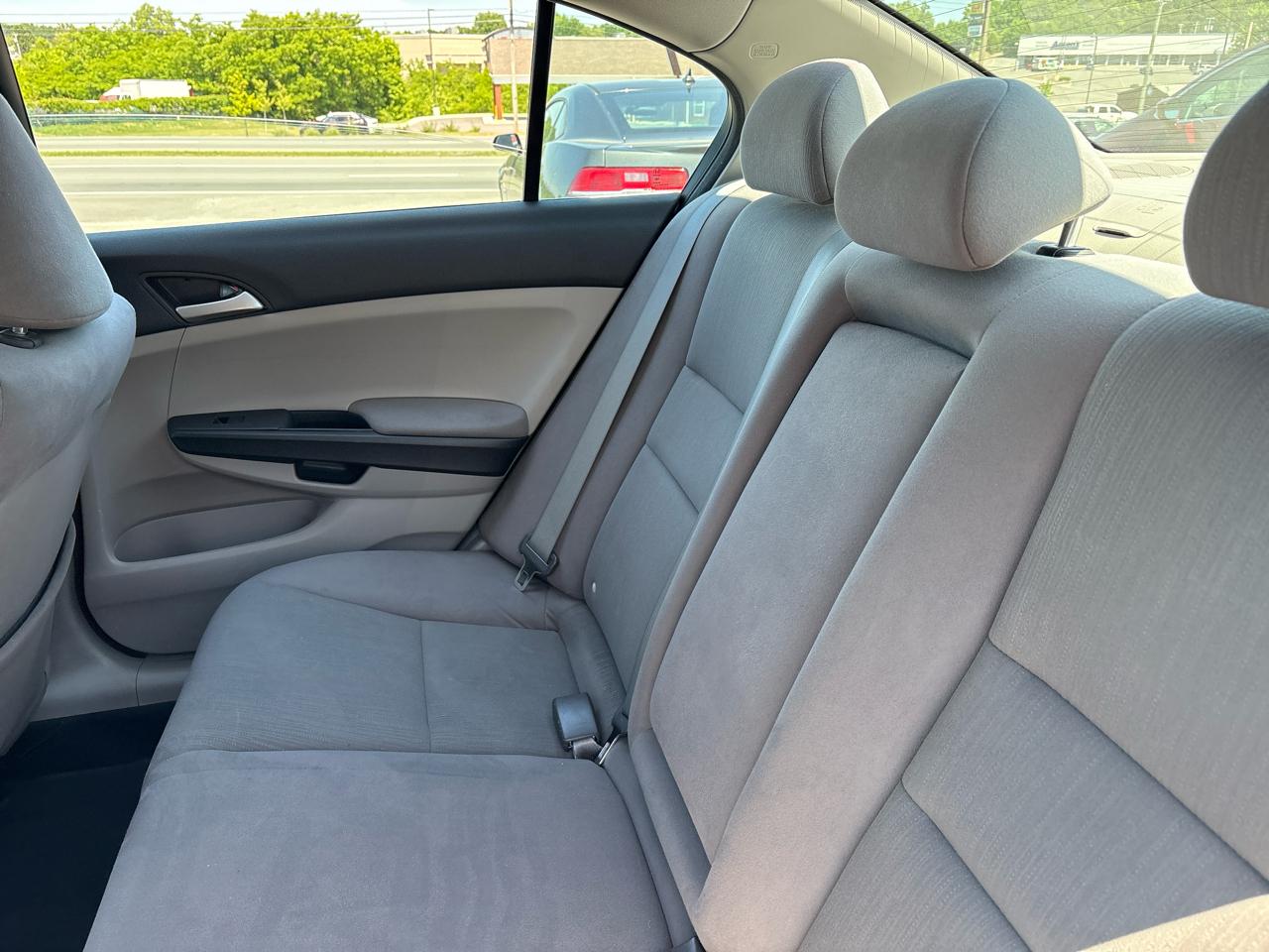 Honda Accord LX sedan AT 2012