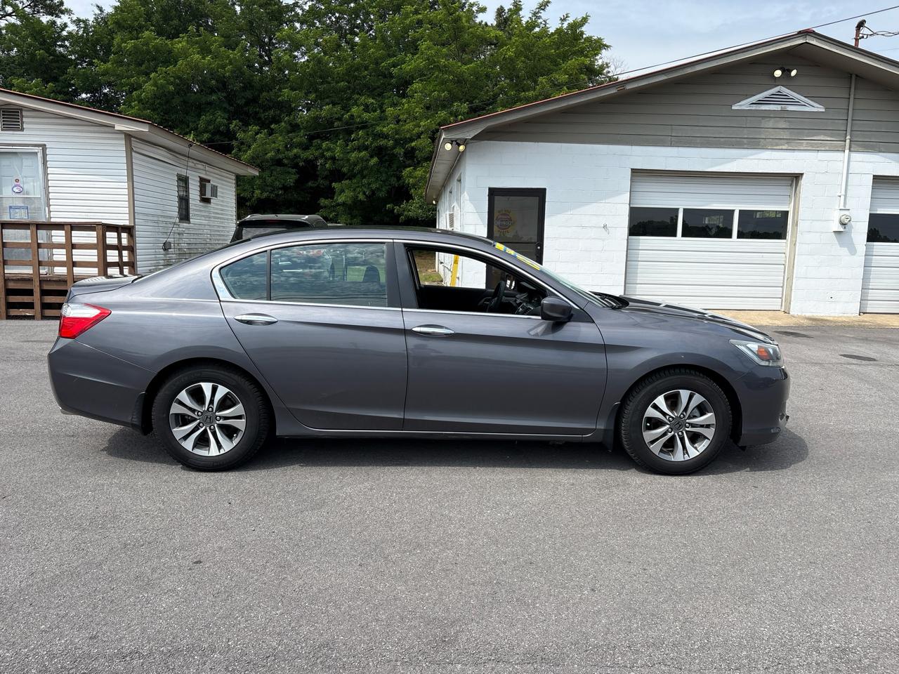 Honda Accord LX Sedan 6-Spd MT 2013