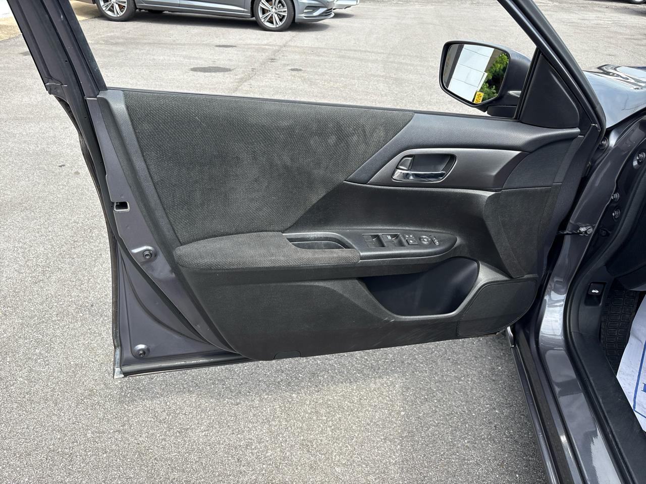 Honda Accord LX Sedan 6-Spd MT 2013