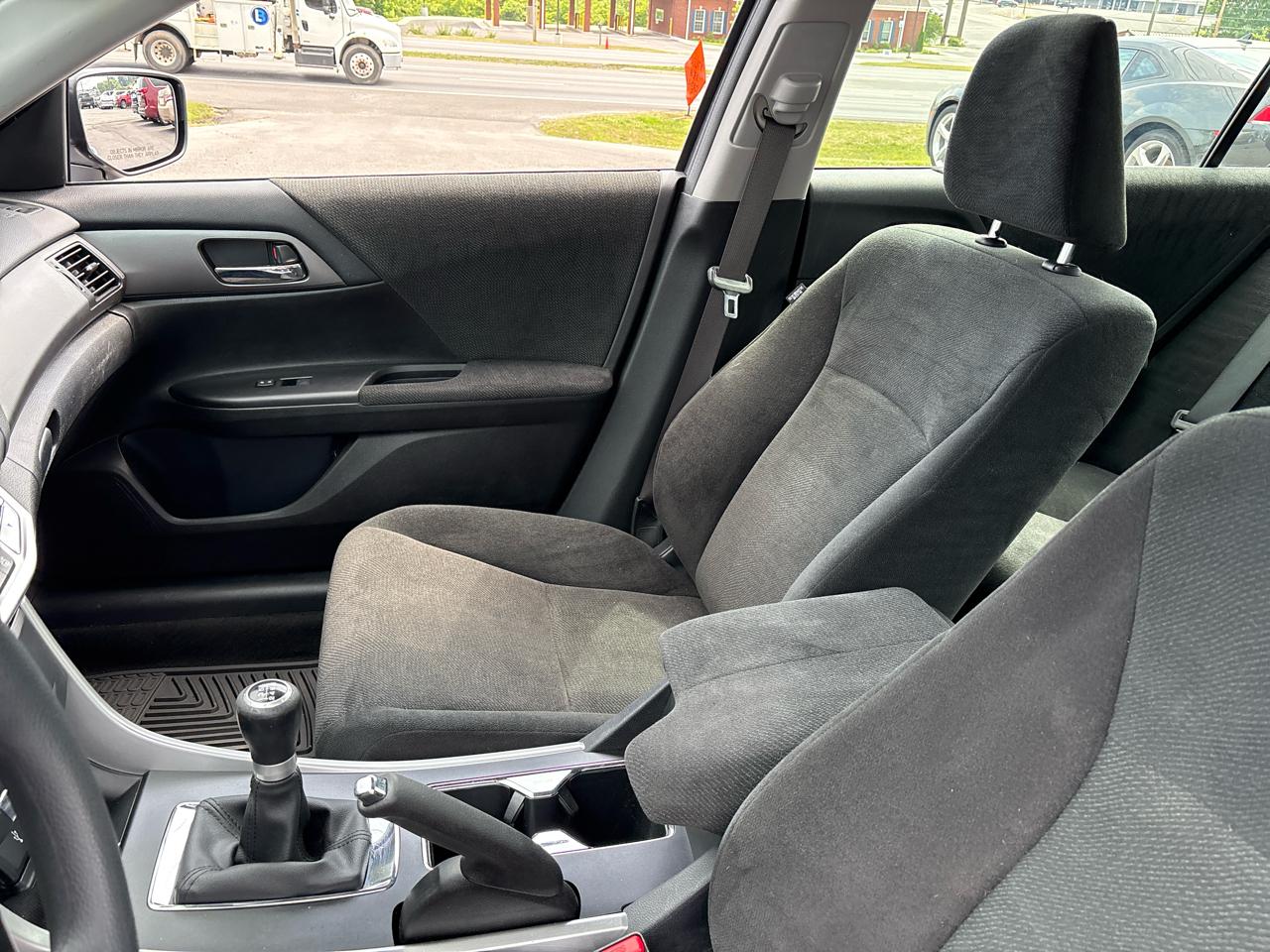 Honda Accord LX Sedan 6-Spd MT 2013