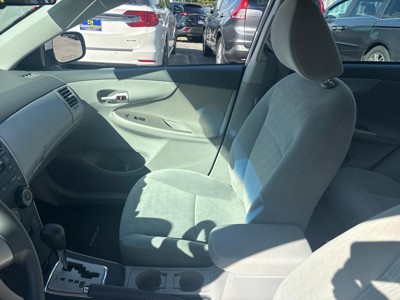 Toyota Corolla 4dr Sdn Auto (Natl) 2010