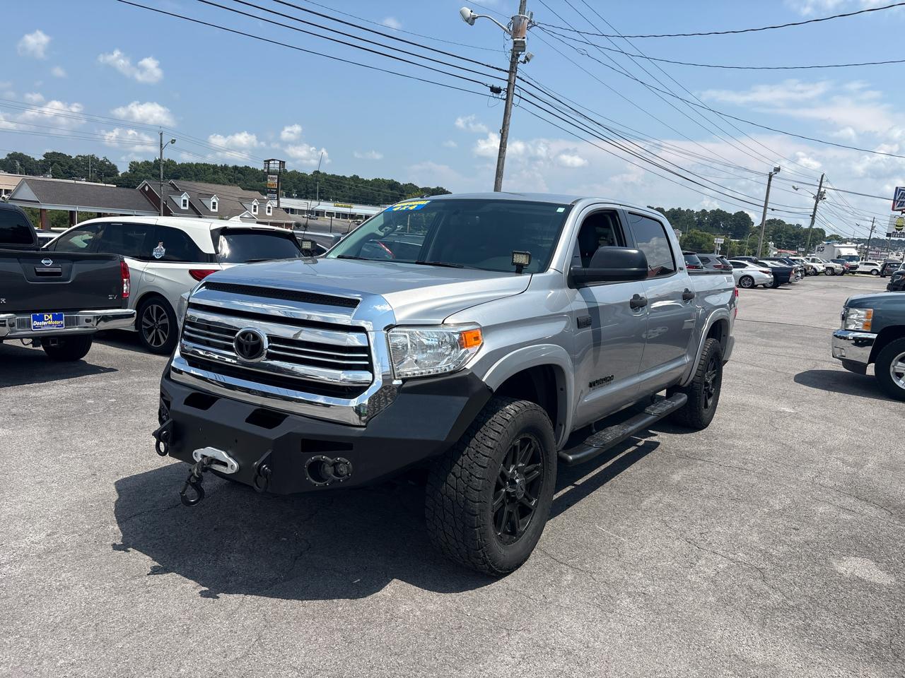 Toyota Tundra SR5 5.7L V8 FFV CrewMax 4WD 2017