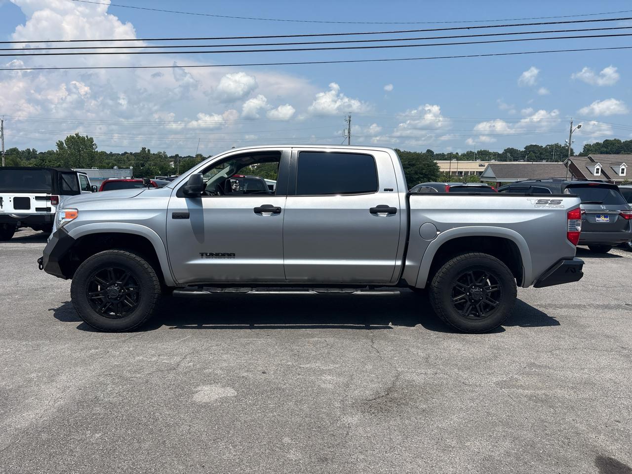 Toyota Tundra SR5 5.7L V8 FFV CrewMax 4WD 2017