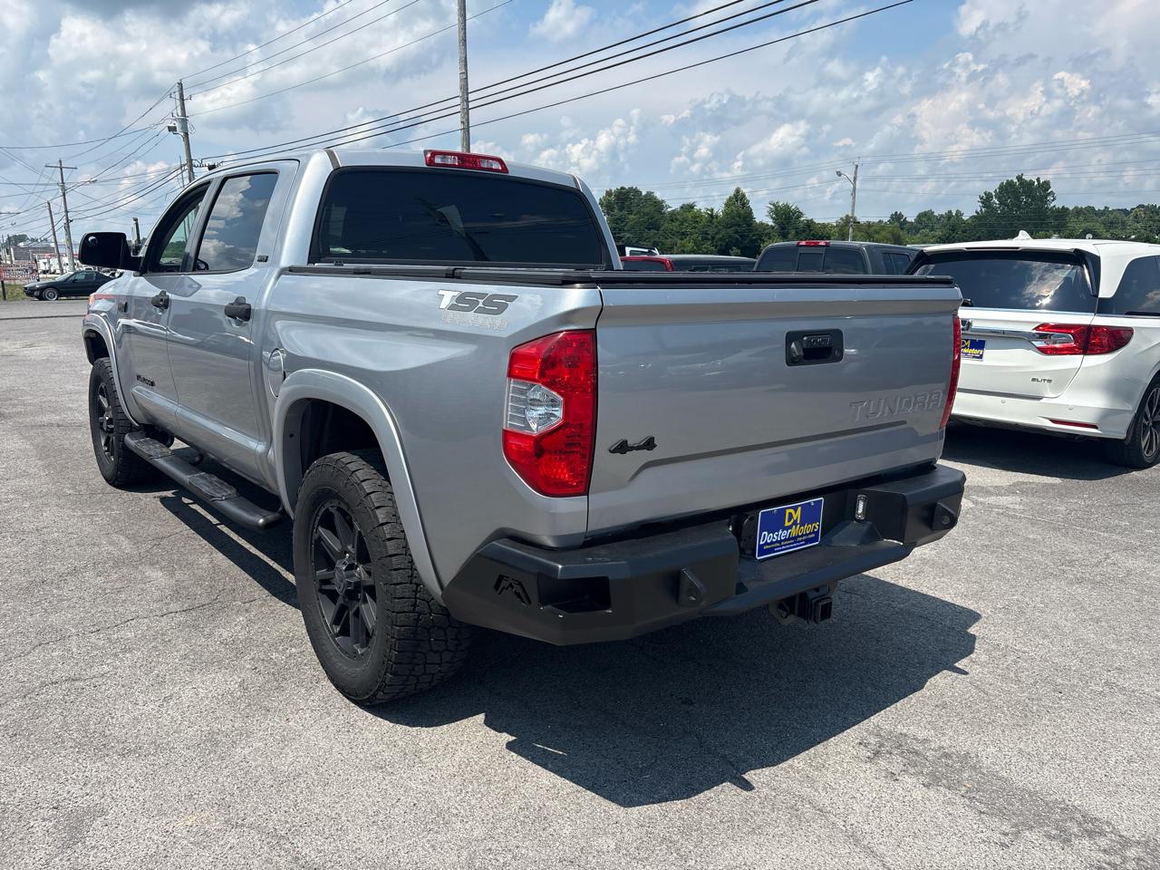 Toyota Tundra SR5 5.7L V8 FFV CrewMax 4WD 2017