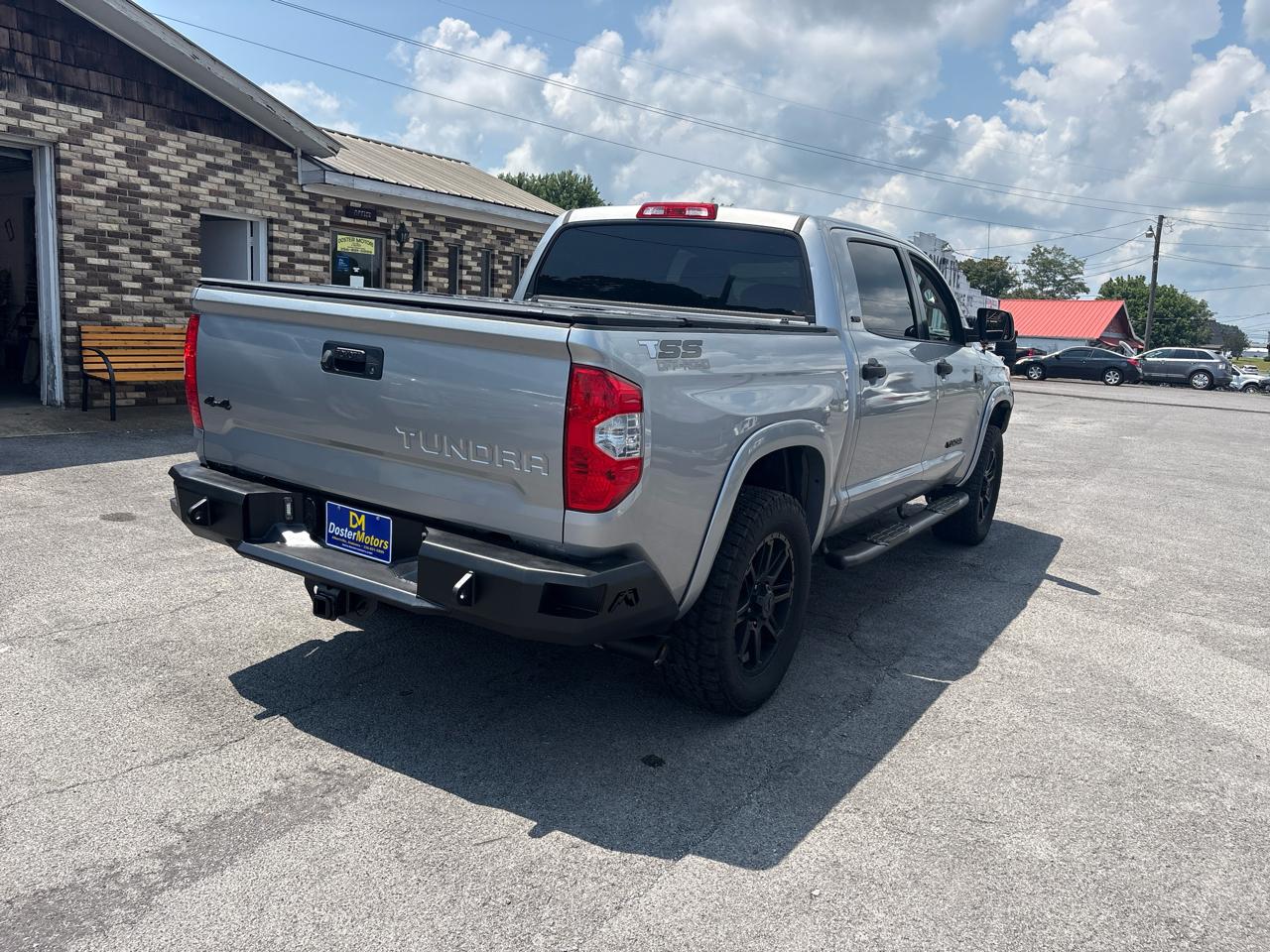 Toyota Tundra SR5 5.7L V8 FFV CrewMax 4WD 2017