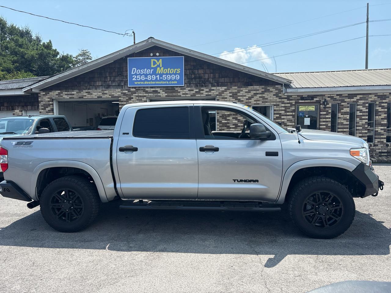 Toyota Tundra SR5 5.7L V8 FFV CrewMax 4WD 2017