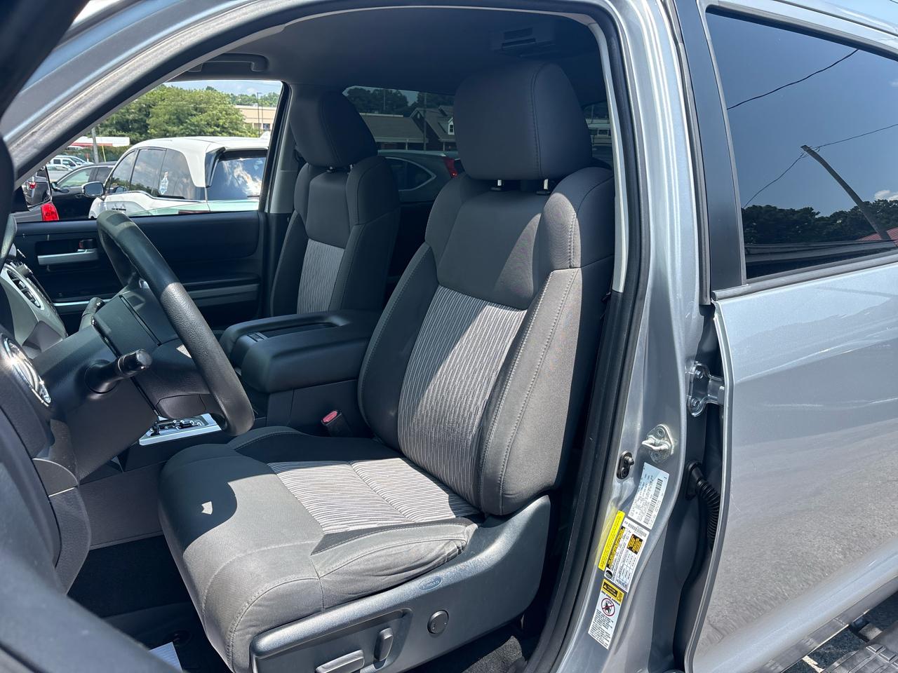 Toyota Tundra SR5 5.7L V8 FFV CrewMax 4WD 2017