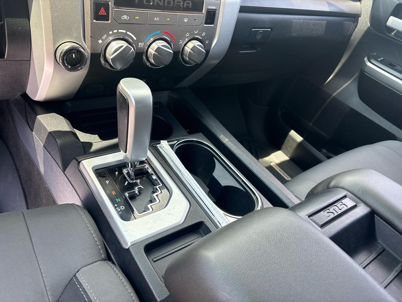 Toyota Tundra SR5 5.7L V8 FFV CrewMax 4WD 2017