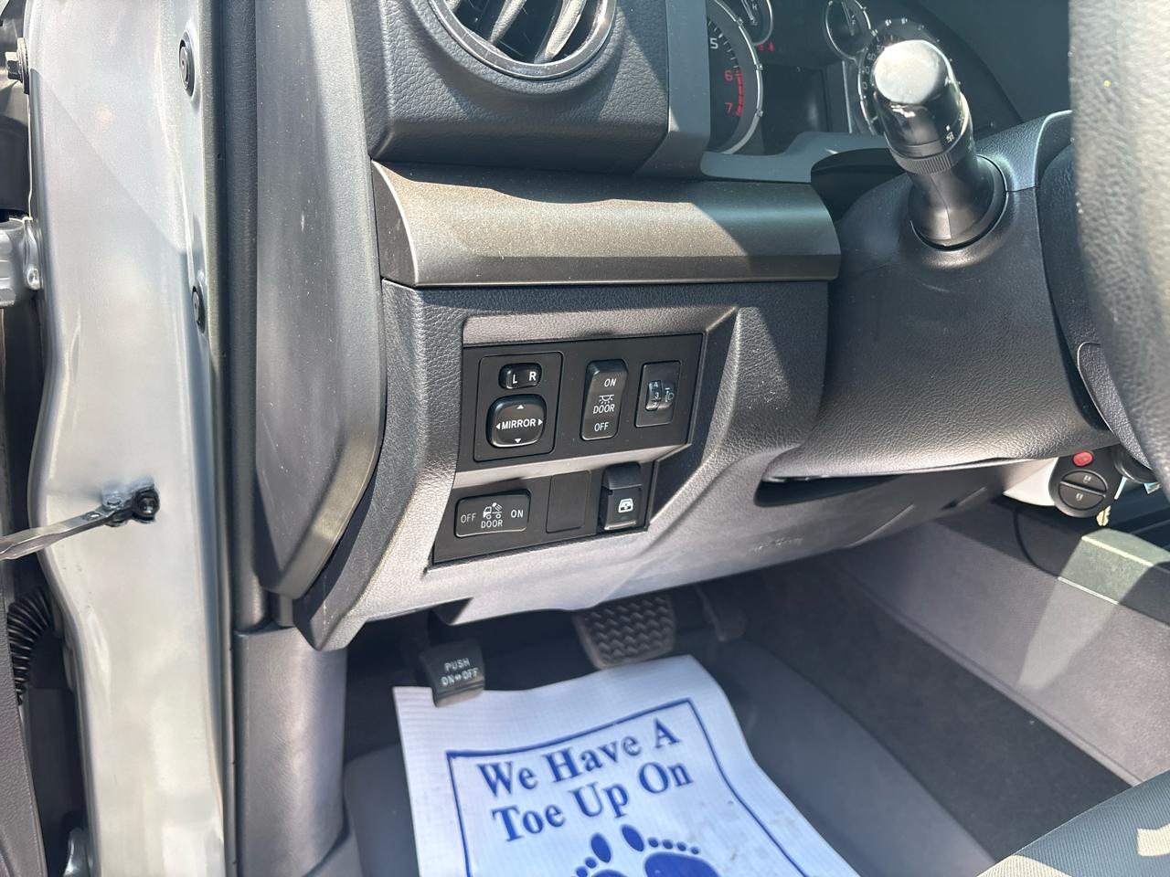 Toyota Tundra SR5 5.7L V8 FFV CrewMax 4WD 2017