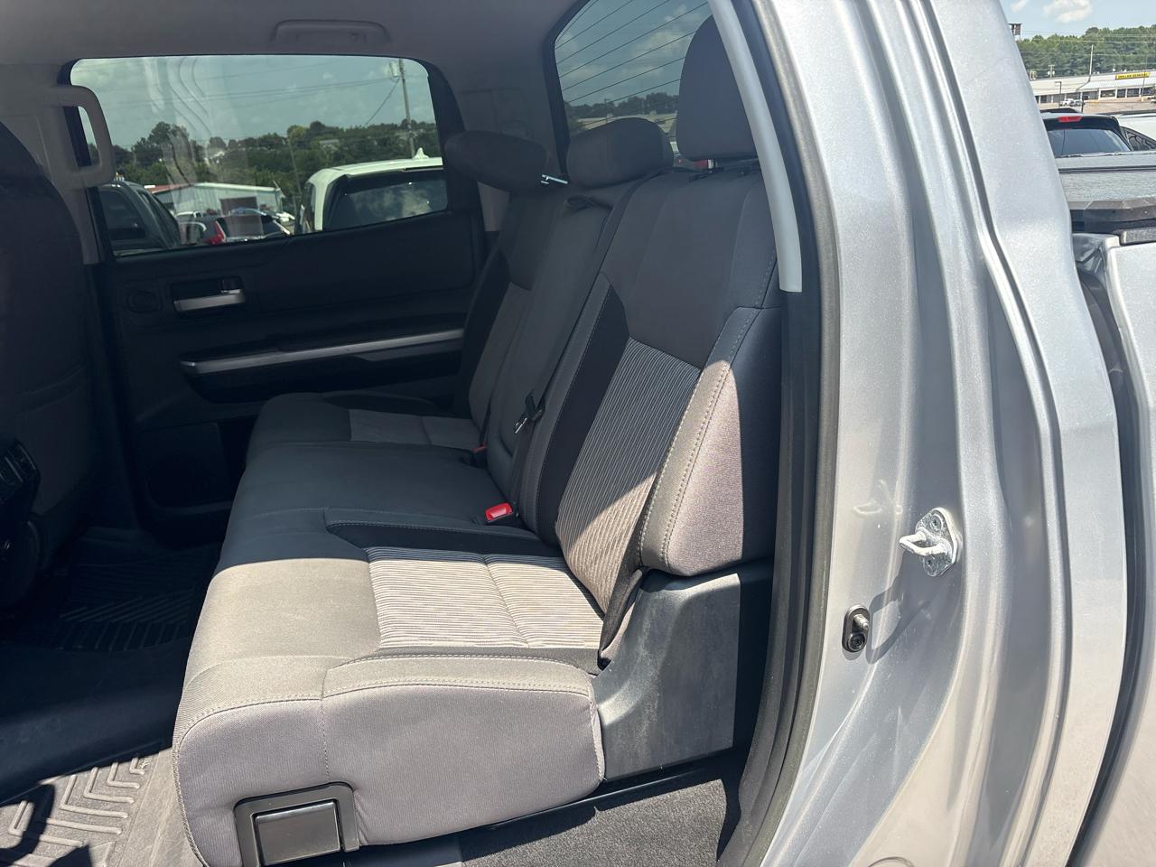 Toyota Tundra SR5 5.7L V8 FFV CrewMax 4WD 2017