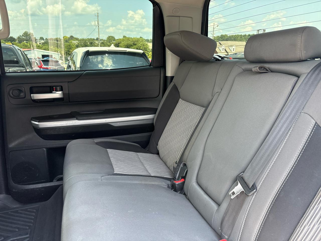 Toyota Tundra SR5 5.7L V8 FFV CrewMax 4WD 2017