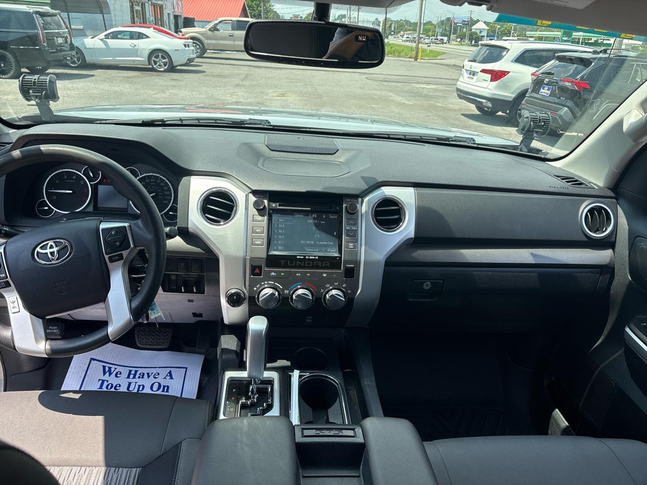 Toyota Tundra SR5 5.7L V8 FFV CrewMax 4WD 2017