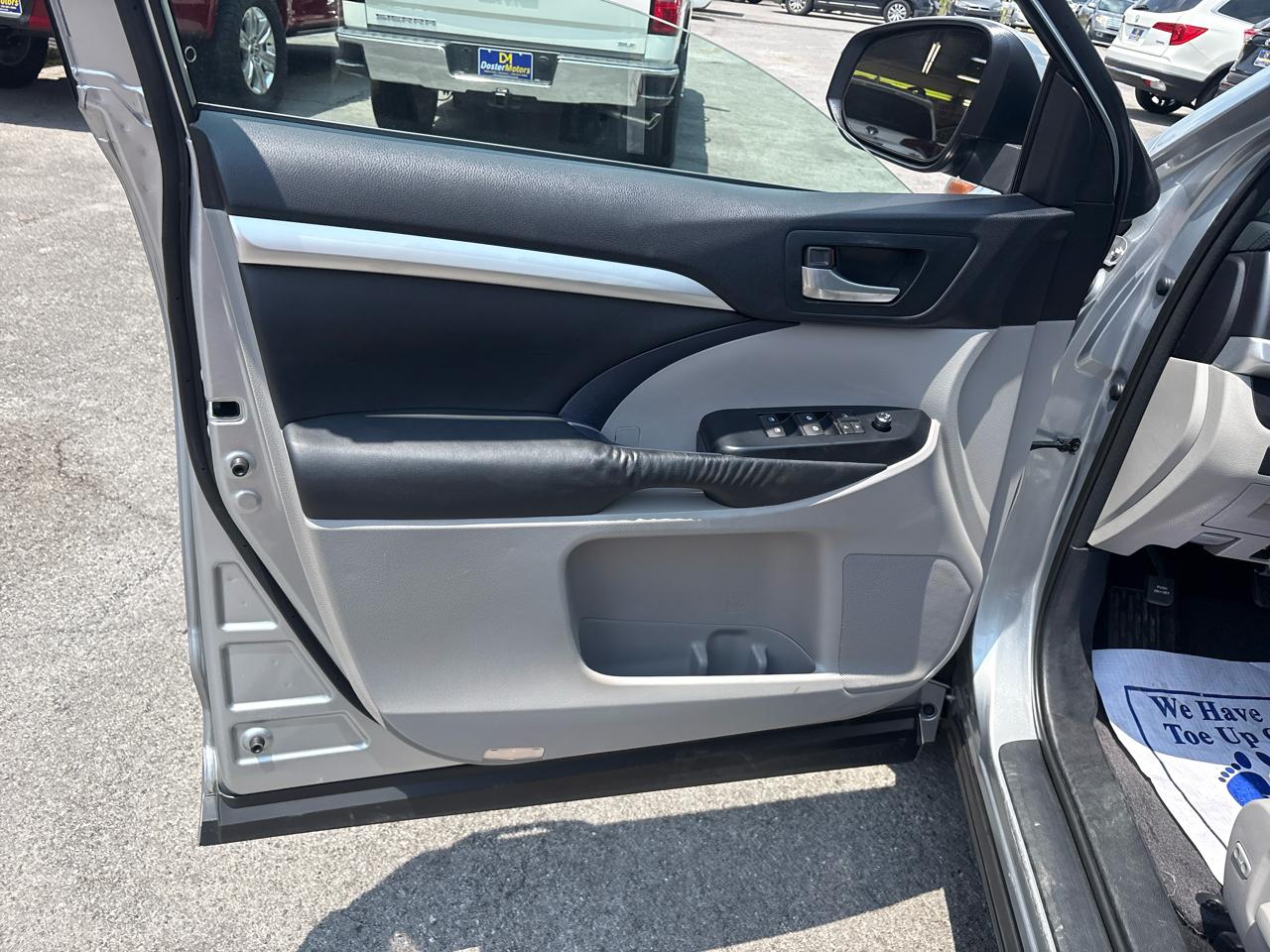 Toyota Highlander XLE FWD V6 2015