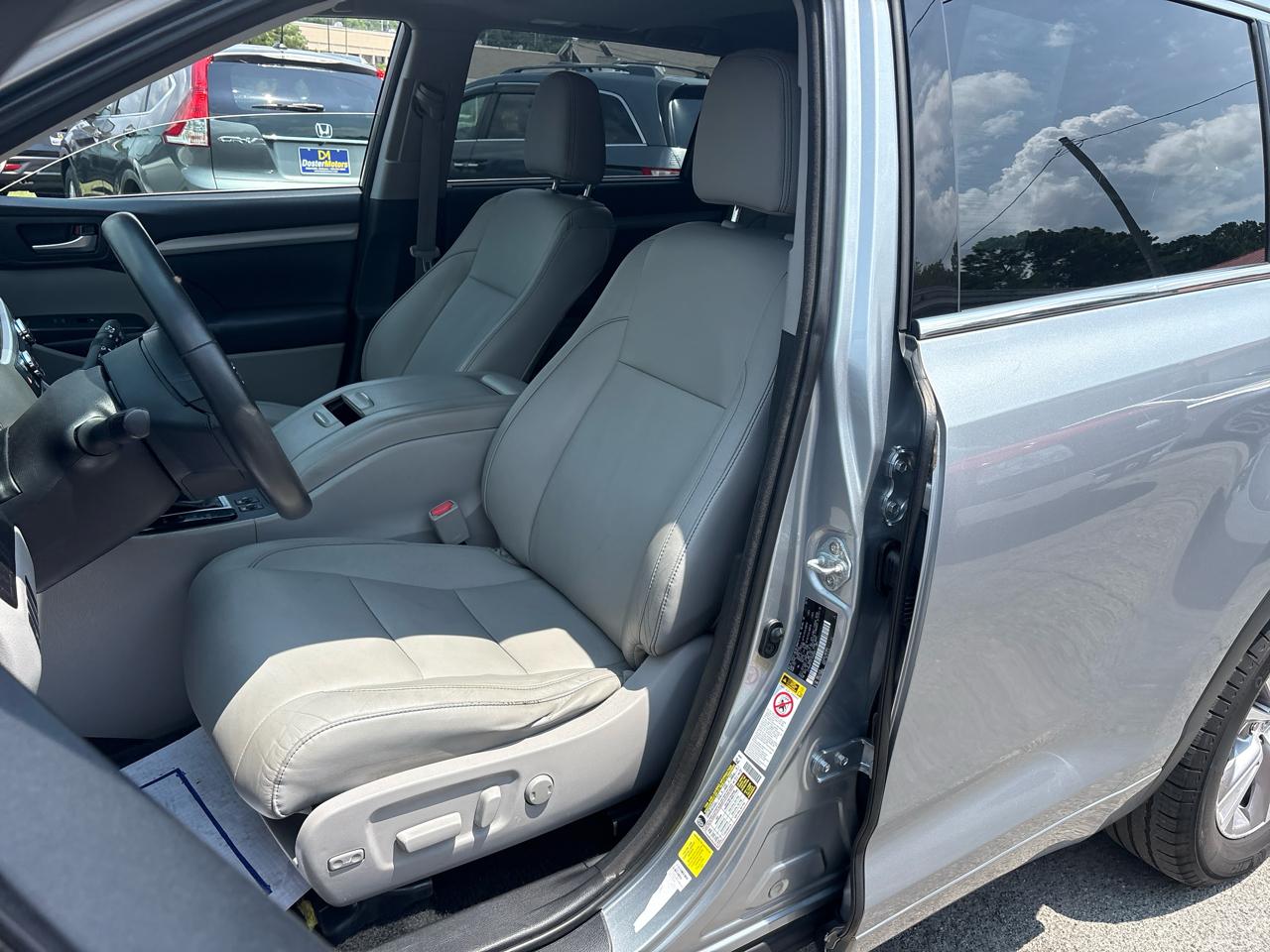 Toyota Highlander XLE FWD V6 2015