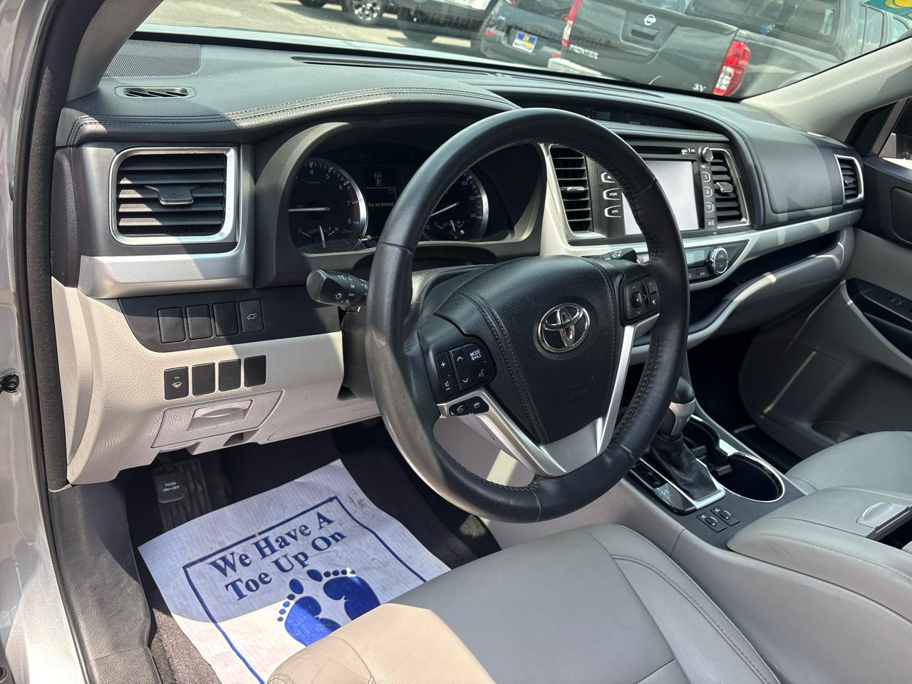 Toyota Highlander XLE FWD V6 2015
